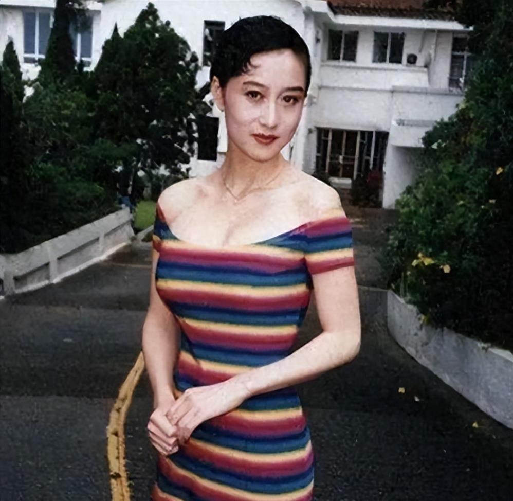 看点：娱乐圈隐藏的4大美女，惊艳时光的容颜，你认识几个？  第2张