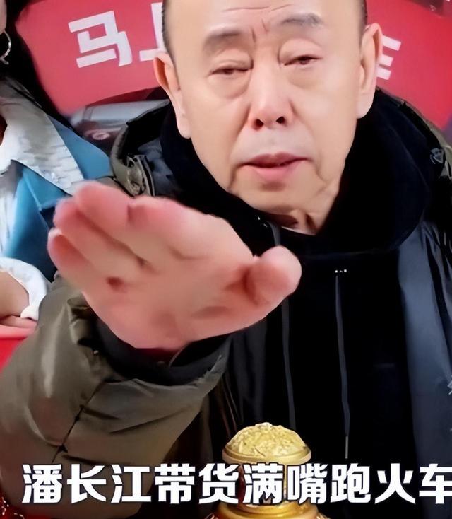 精准内部资料长期大公开,回顾；在闪光灯下熠熠生辉的明星，许多都隐藏着自己的另一面  第22张