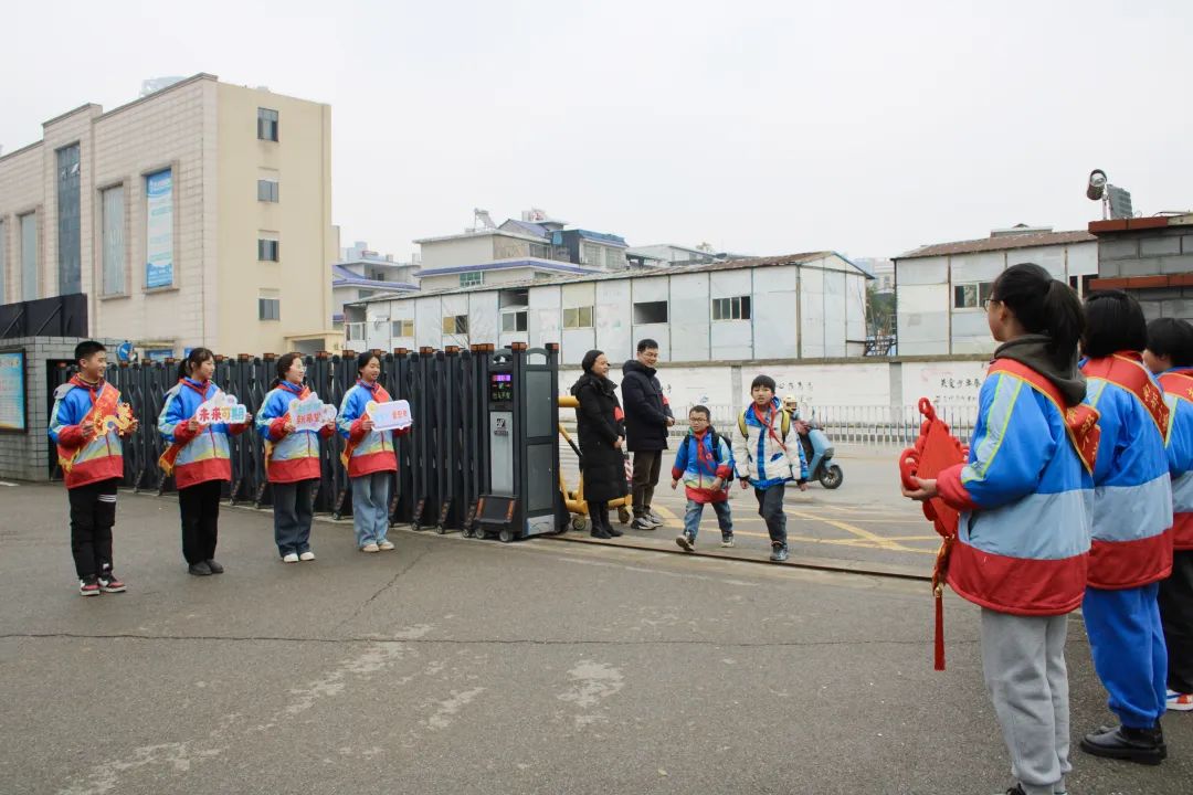 一码一肖100准中,现场直击！今天，宁乡中小学平稳有序开学！