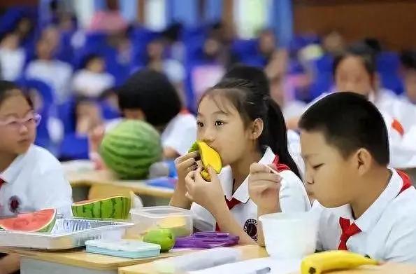 2024新奥管家婆免费_中小学迎来新举措，部分地区已经实行，家长听后拍手叫好