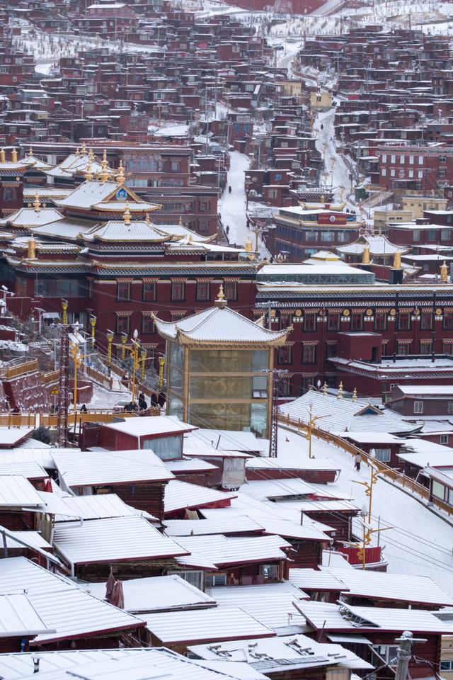 香港二四六免费资料开奖_中国一生必去的10个旅游胜地推荐：探秘自然奇观，领略多彩民俗！