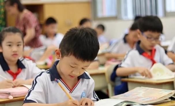 2024澳门正版精准资料_中小学或施行“5+4”制度，秋季正式实施？教育部明确回应  第3张