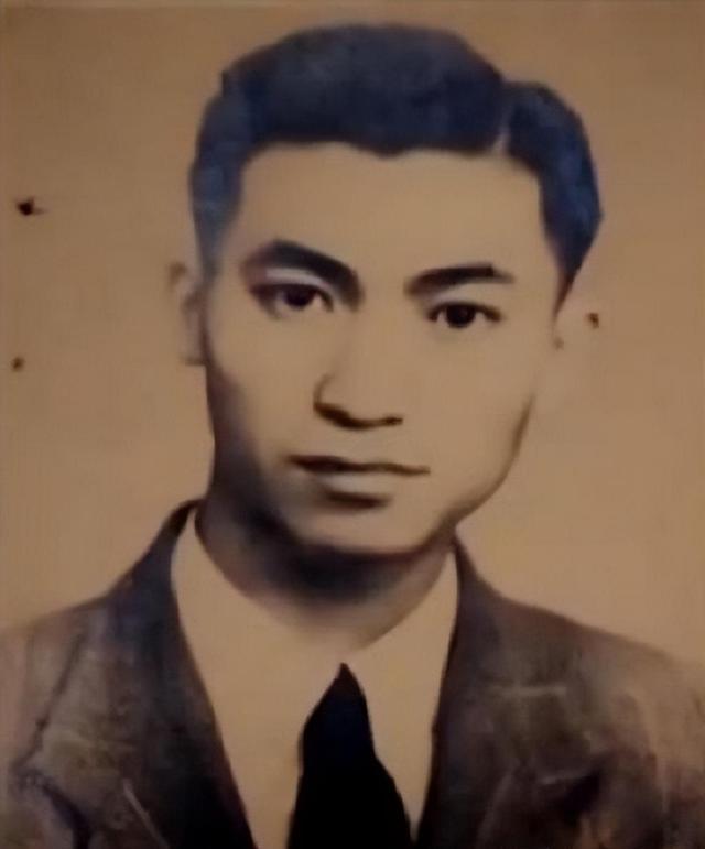 澳门一肖一码期期准资料1_1949年我党特工身中27枪牺牲，妻子收到一个烟盒，打开后泣不成声  第3张