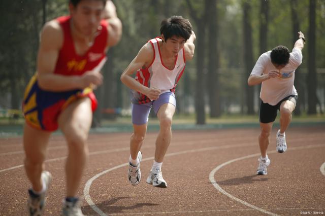 精准内部资料长期大公开,跑步比赛规则详解：从100米赛跑到马拉松，一文掌握所有要点  第1张