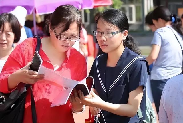 2024新澳免费资料成语平特_大学生票选本科“最水”专业，文科专业包揽前十，第一常年被吐槽