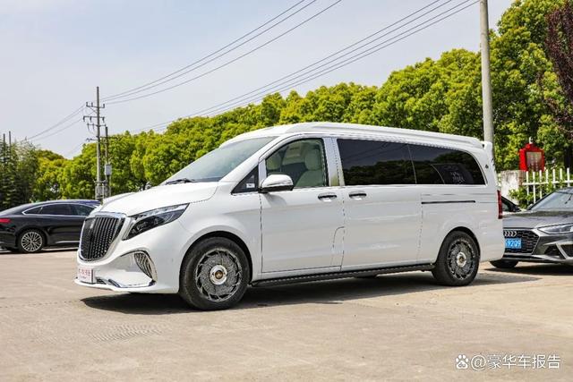 949494王中王内部精选_内饰堪比劳斯莱斯？实拍2024新款冈仁波齐白金纪念典藏版