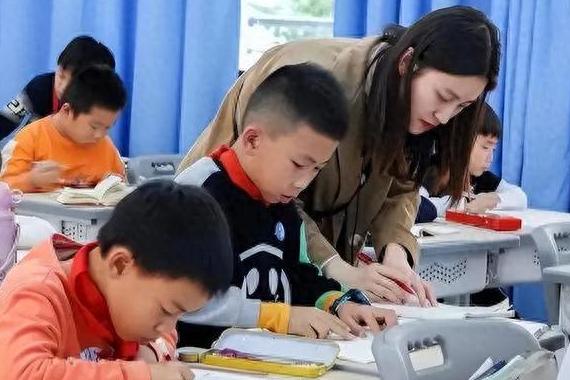 2024新澳门的资料大全_中小学变革：2024年“全面调整”？家长开心，老师难以接受