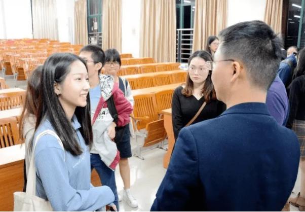 2024新澳门资料大全,面试30次无一上岸，女大学毕业生找工作崩溃：大学四年有啥意义  第6张