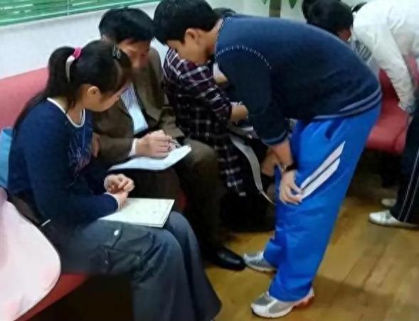 二四六香港资料期期准,“教育部通知：中小学教育将全面改革，引发全民热议！”