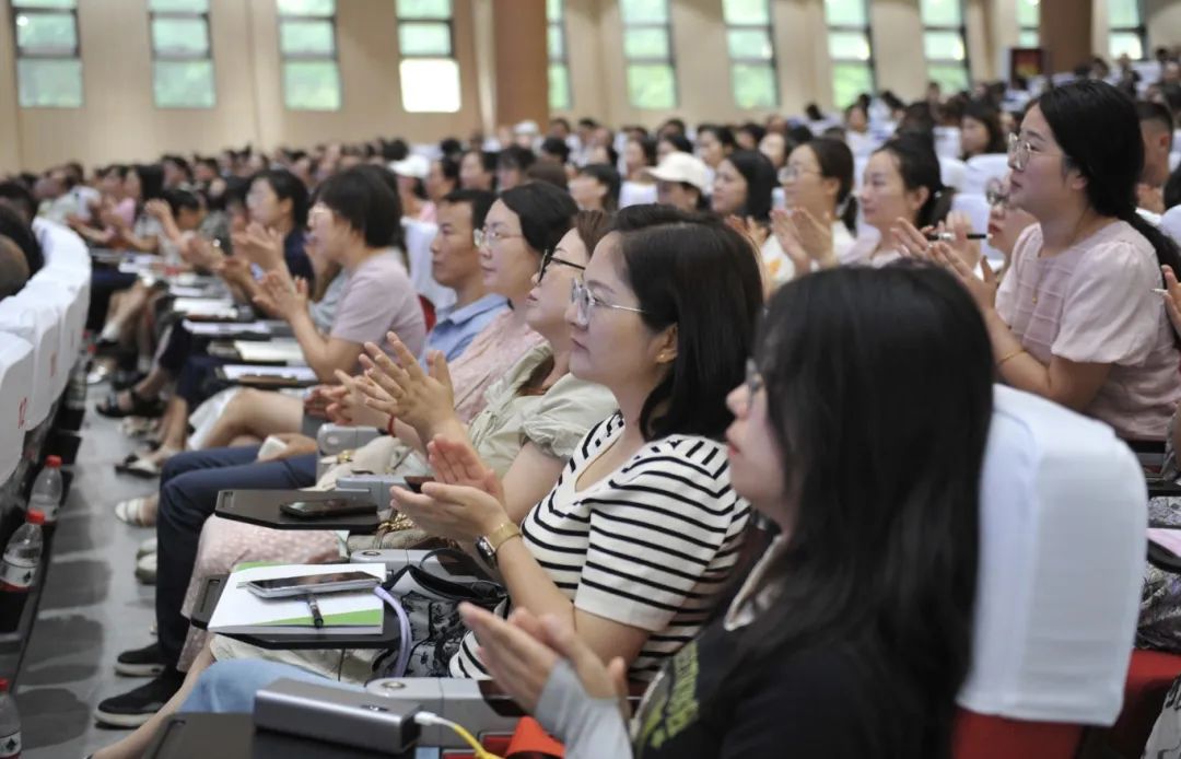 新奥门资料大全免费新鼬_明早9:30播出！第二期“川派教育名家”大讲堂来了