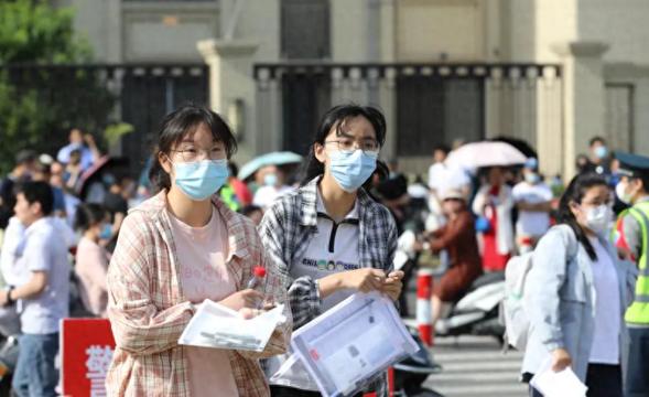 白小姐一肖中白小姐开奖记录,家长帮高考生选城市，张雪峰给出5个维度，能占4条就是好地方