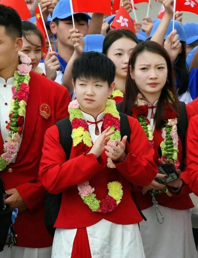 澳彩精准资料今晚期期准_国乒香港之行震撼全城：新星涌现，战术革新，乒坛未来归属成谜