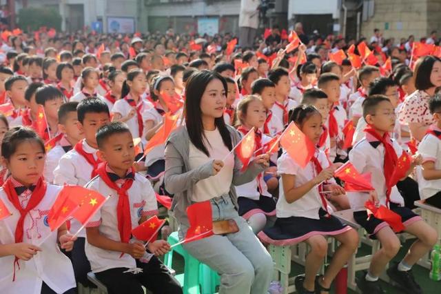 20204澳门资料正版大全_朱砂启智、开笔启蒙、三重“拱门”……川渝中小学开学 仪式感拉满！  第24张