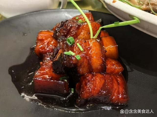 白小姐一肖中白小姐开奖记录,上海美食指南：当地人推荐的10道必吃名菜，你绝对不能错过！  第1张