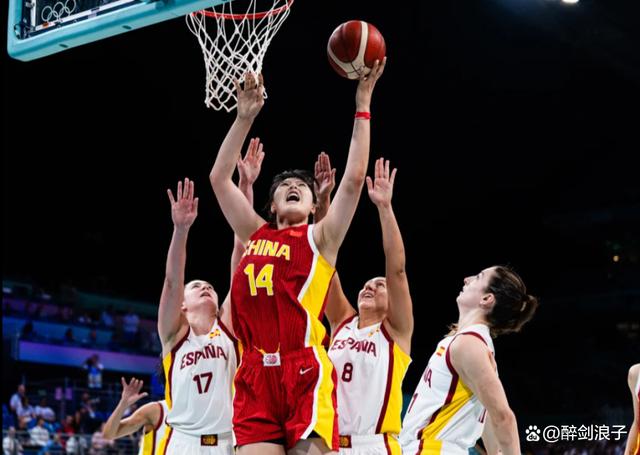 4949澳门开奖结果_奥运结束一个月，女篮队员都在干什么？李月汝WNBA，队友游山玩水  第4张