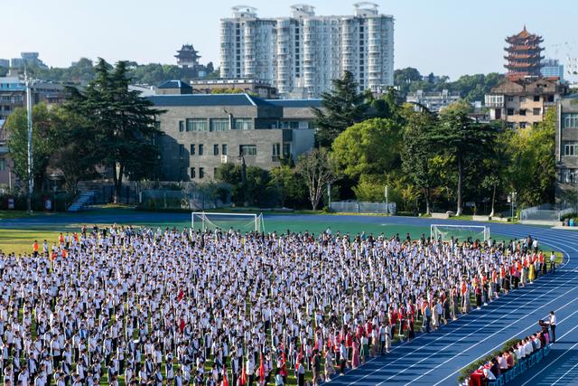 白小姐一码中期期开奖结果查询_新华全媒+｜出发吧！新同学——多地中小学“迎新”现场扫描  第3张