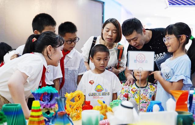 白小姐一码中期期开奖结果查询_新华全媒+｜出发吧！新同学——多地中小学“迎新”现场扫描  第4张