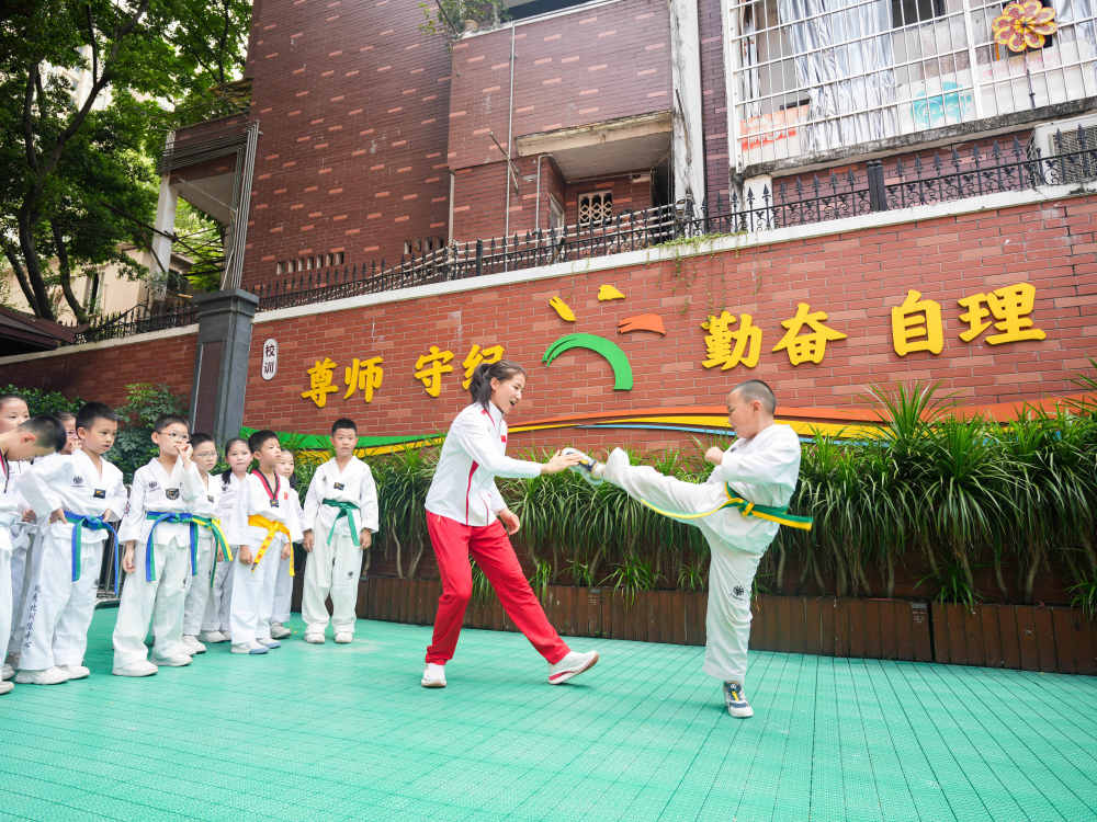 777778888澳门王中王2024年_新起点，梦想启动：全国多地中小学迎来开学  第2张