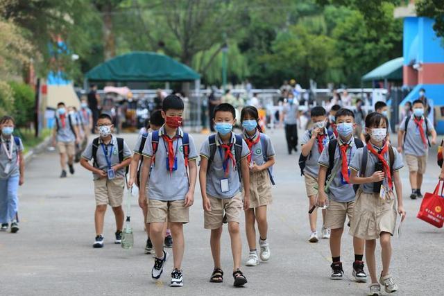 白小姐期期开奖一肖一特,幸福从天而降了，中小学到校时间迎来最新调整，有望24年开学实施  第2张