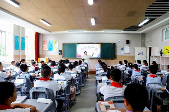 新奥资料免费精准网址是多少_大众日报关注威海高区新学期中小学校园“换新颜”  第2张