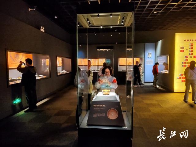 澳门正版资料大全资料,“惟日与月——明万历文物专题展”武博开展  第7张