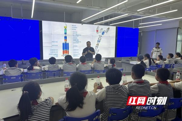 精准一码免费资料大全,科普场馆行，点亮“科学梦”  第4张