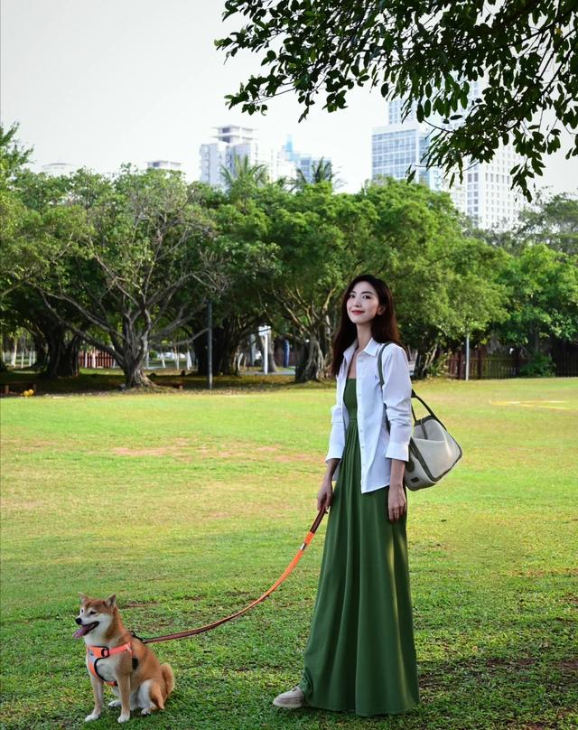 澳门一肖一码精准100王中王,被广州女生惊艳了！满街都是“衬衫+裙子长裤”，却个个时髦好看  第16张