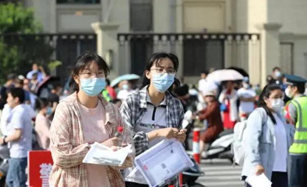 澳门一肖一码精准100王中王,家长帮高考生选城市，张雪峰给出3个维度，能满足3条就是好地方  第1张