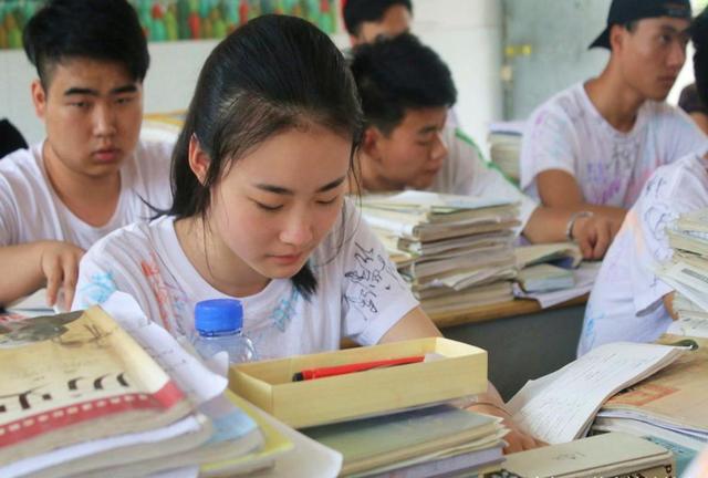 王中王一肖一特一中开奖时间,教育部调整高考身份新限制，4类学生无缘高考，明年高三生要注意  第1张